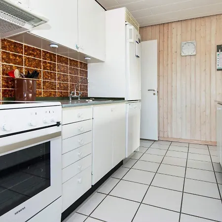 Three-bedroom Holiday In Harboøre 3 *